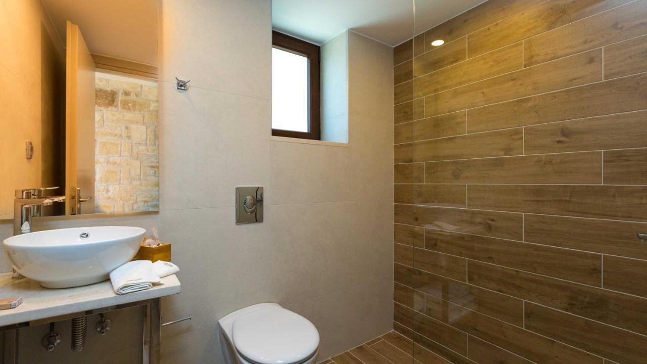 Villa Emilia I Luxury, Amazing Seaview, Next To The Town Kissamos Exterior photo