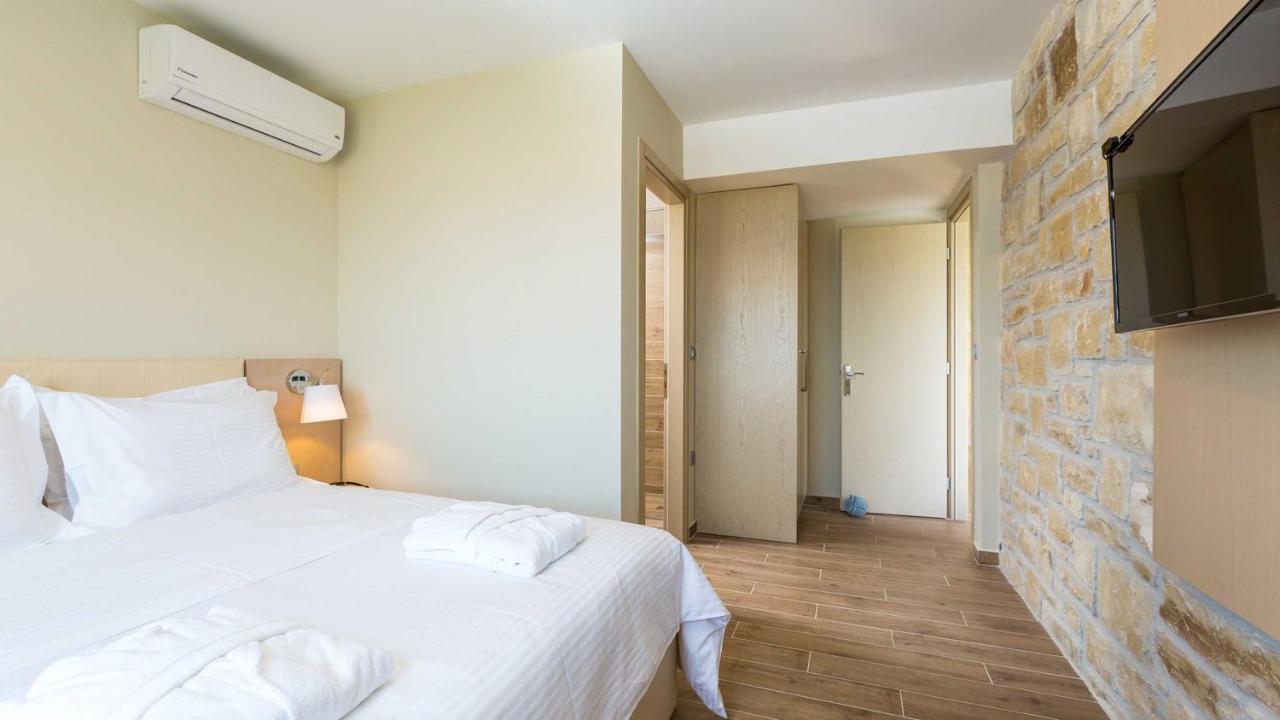 Villa Emilia I Luxury, Amazing Seaview, Next To The Town Kissamos Exterior photo