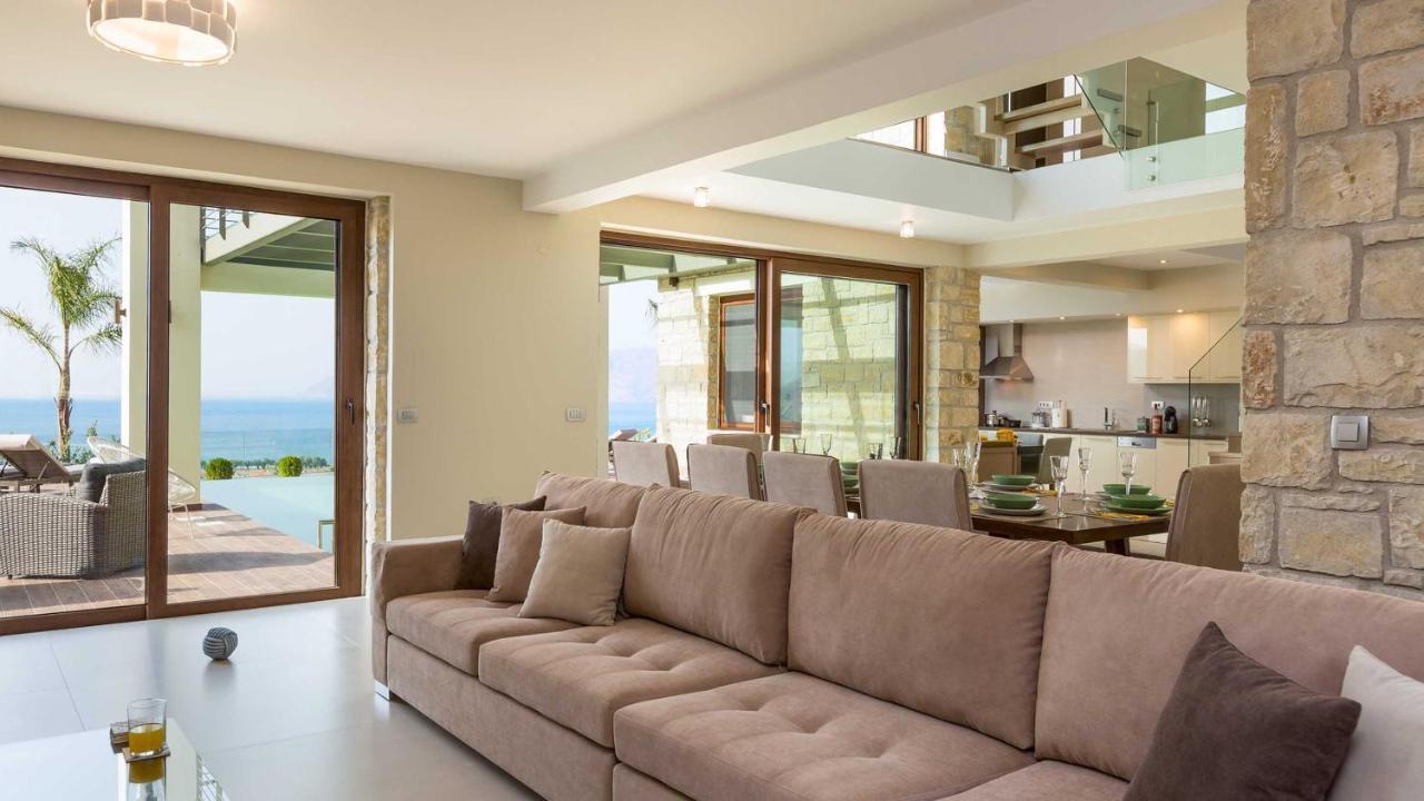 Villa Emilia I Luxury, Amazing Seaview, Next To The Town Kissamos Exterior photo